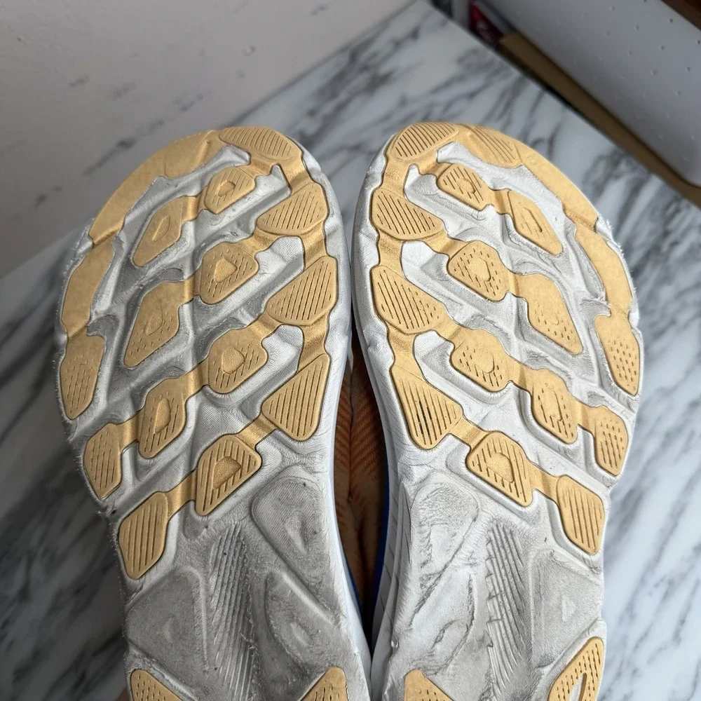 Hoka One One hoka one